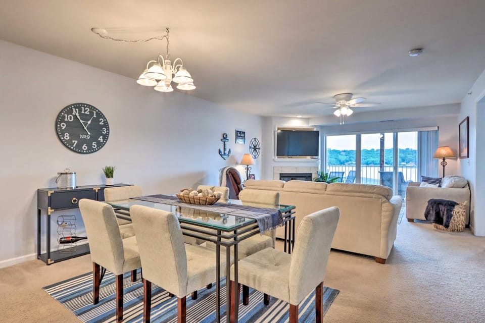 Unwind Poolside! Waterfront Ozarks Condo House in Lake of the Ozarks