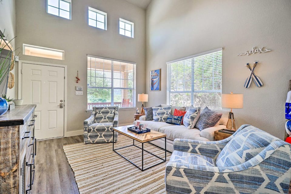 Lago Vista Waterside Retreat with Lake Access House in Lago Vista