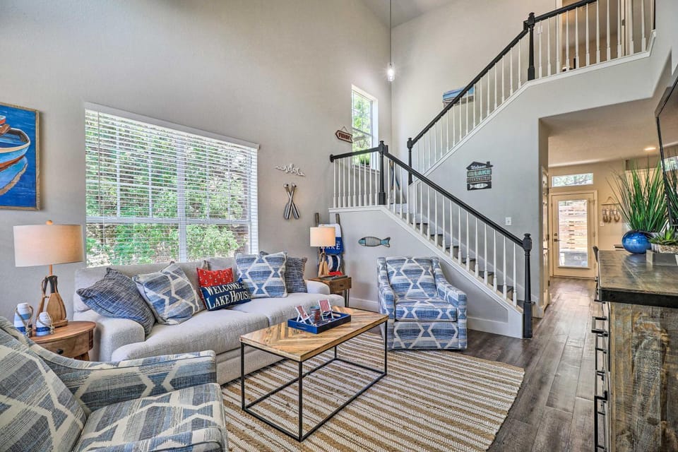 Lago Vista Waterside Retreat with Lake Access House in Lago Vista