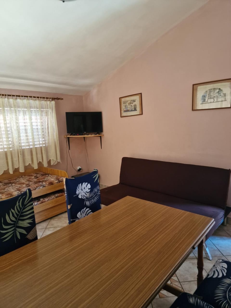 Bed, TV and multimedia, Living room, Seating area, Dining area