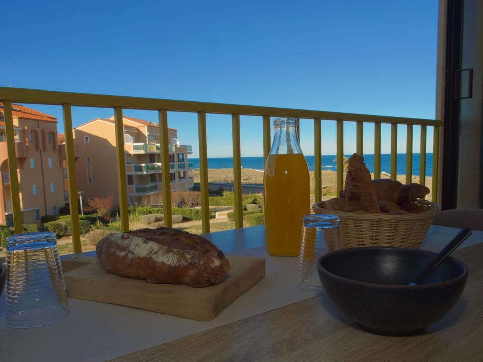 Patio, Natural landscape, View (from property/room), Balcony/Terrace, Dining area, Sea view