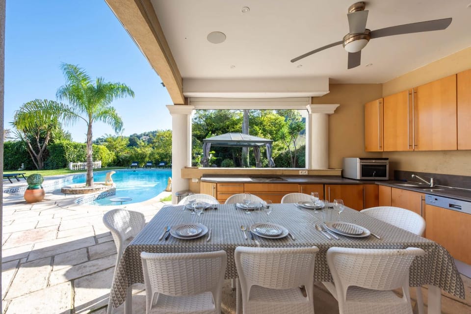 VILLA 330m2 heated pool and Jacuzzi Villa in Mougins