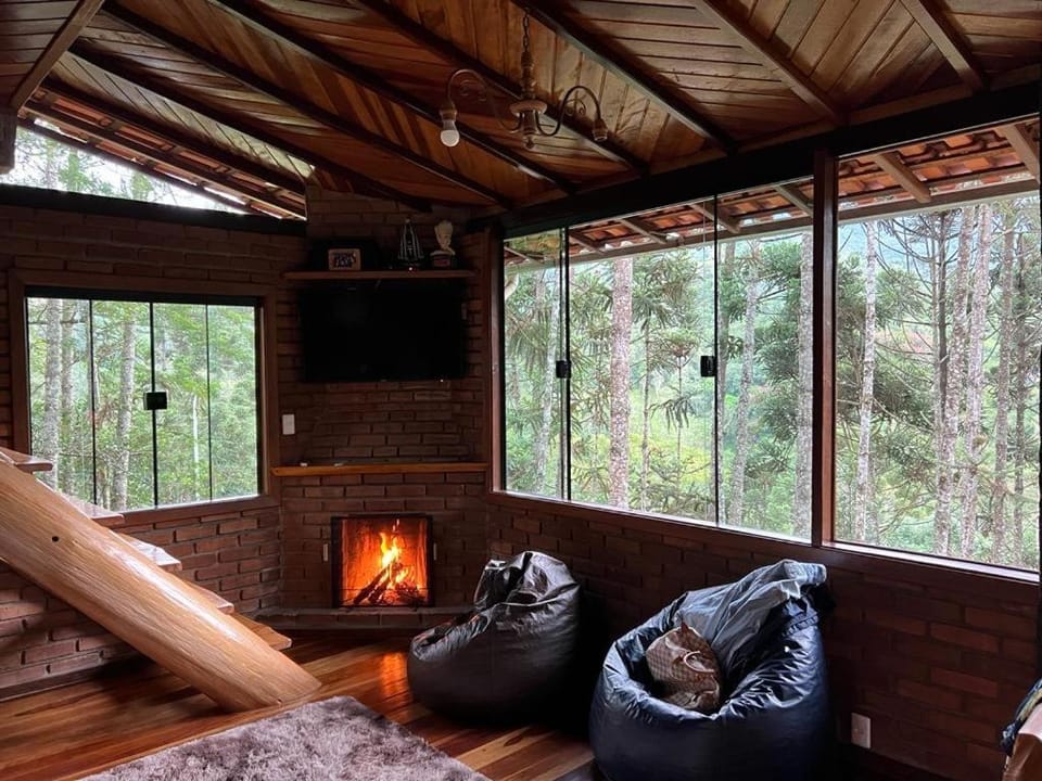 Casa Araucária House in State of Rio de Janeiro