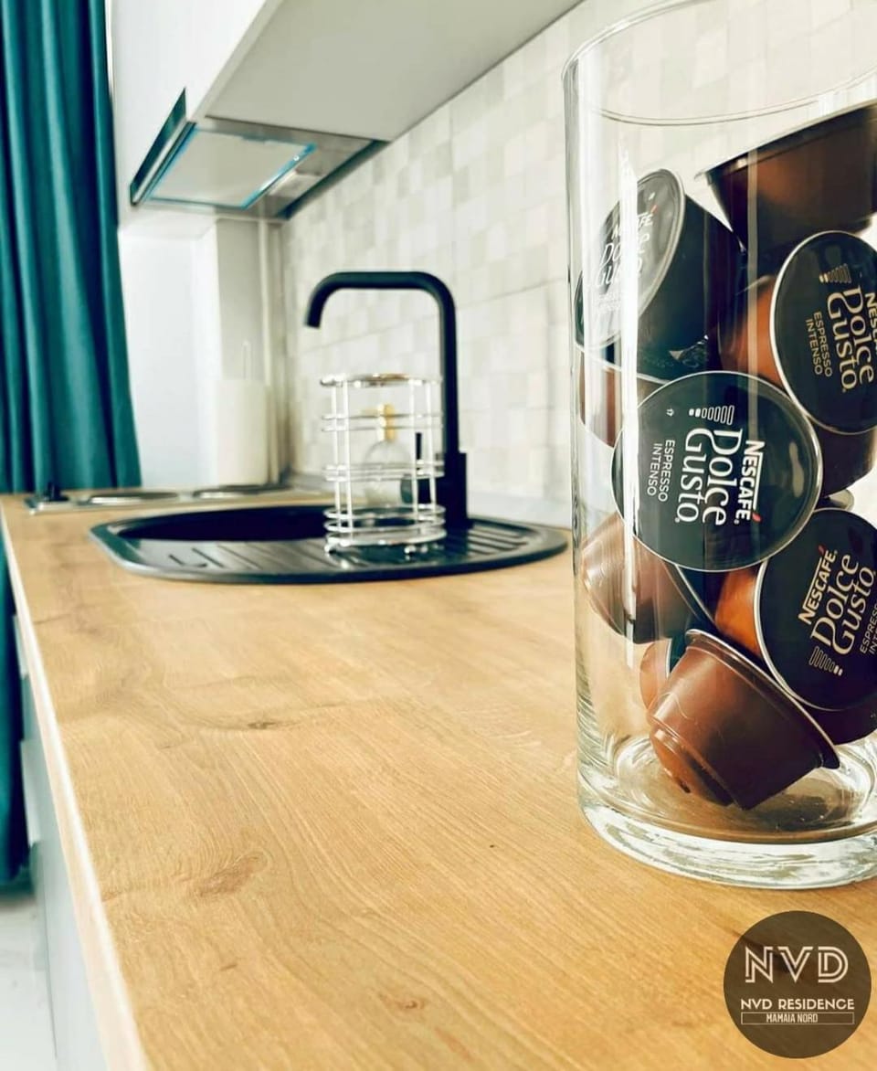 Property logo or sign, Coffee/tea facilities, Kitchen or kitchenette, Food and drinks, Drinks