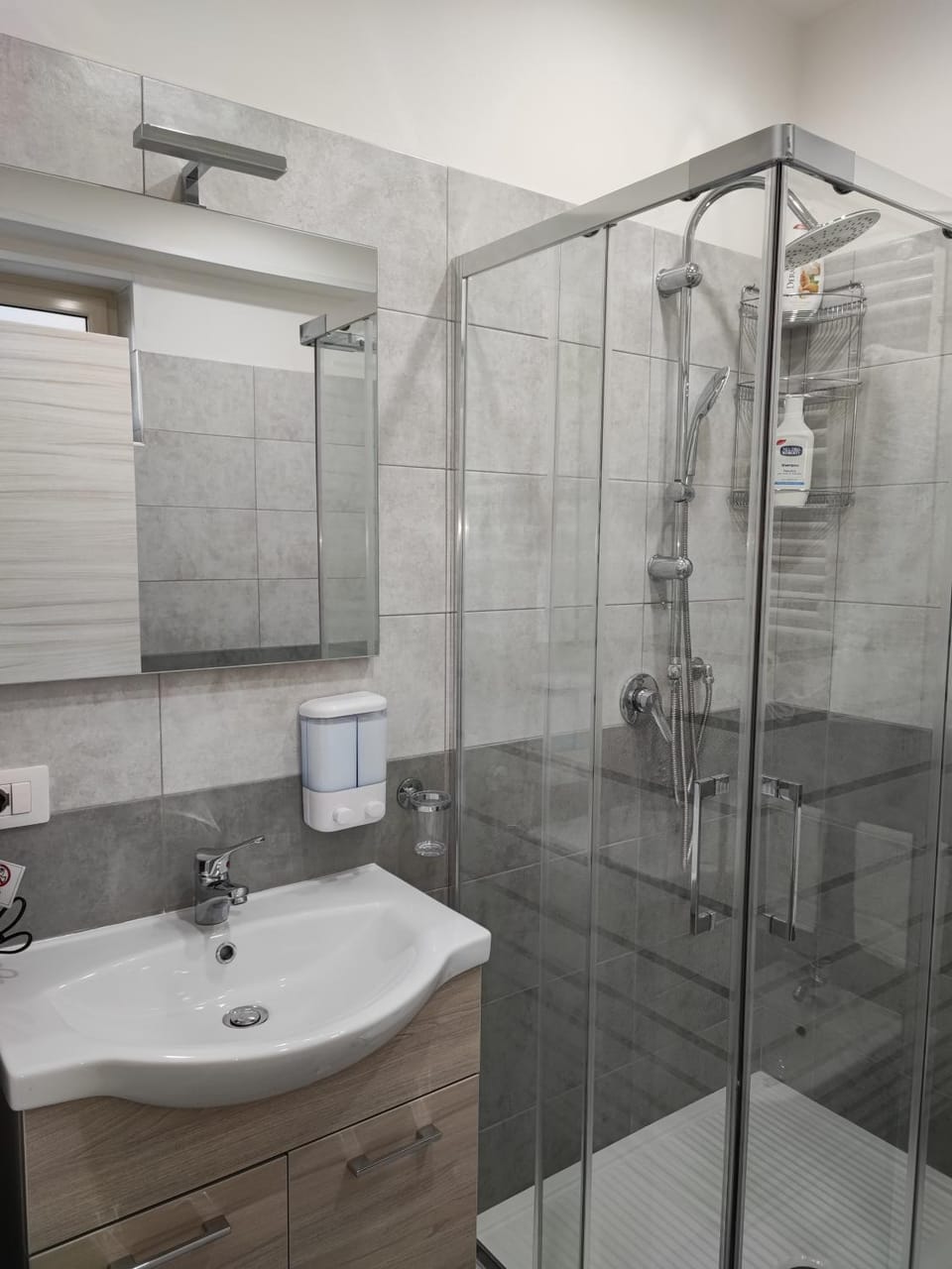Shower, Bathroom, towels