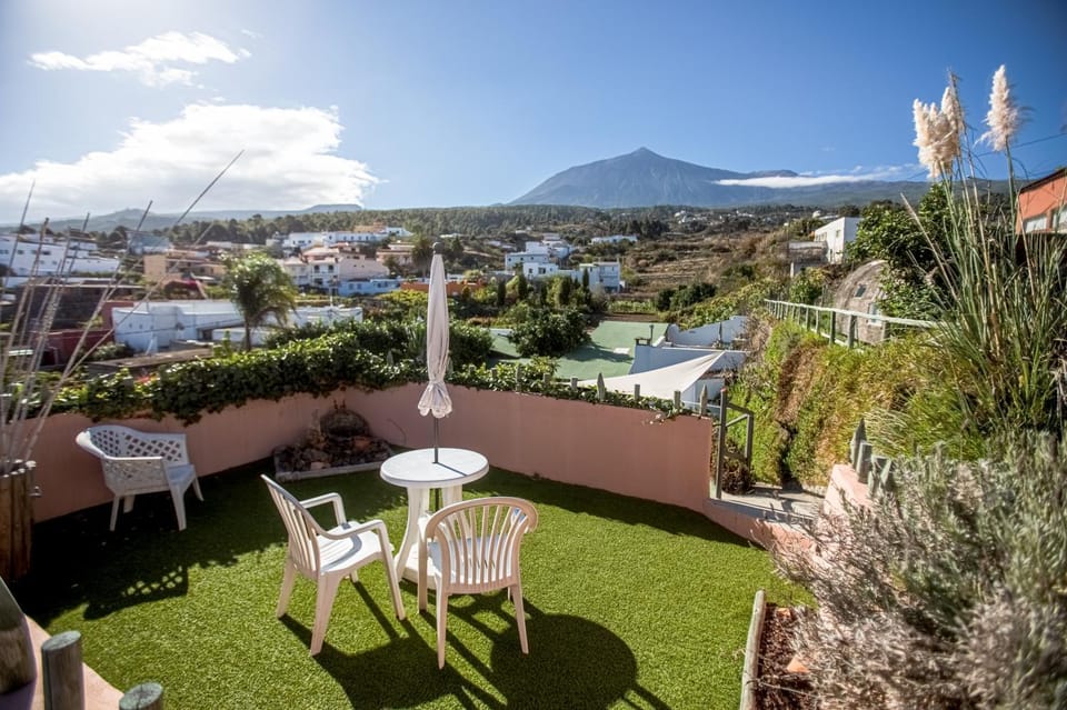 Patio, Mountain view