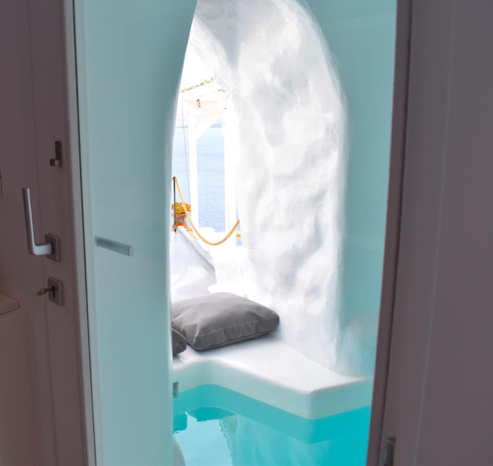 Oinos Luxury Suites Caldera Villa in Oia