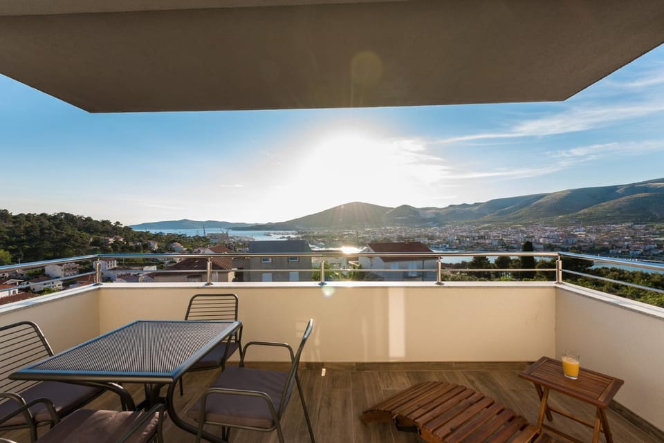 Natural landscape, View (from property/room), Balcony/Terrace