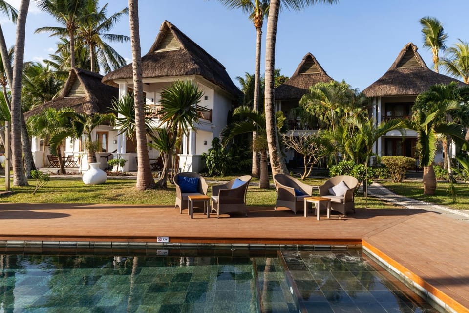 Property building, Garden, Garden view, Pool view, Swimming pool