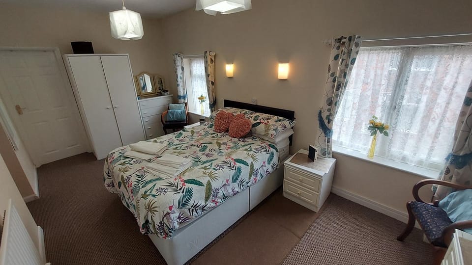 Bed, Photo of the whole room, Bedroom