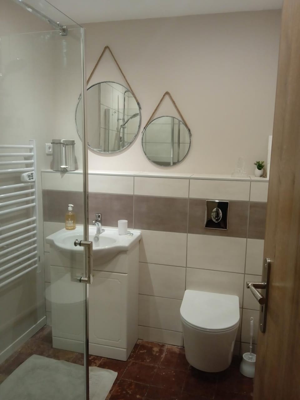 Shower, Toilet, towels