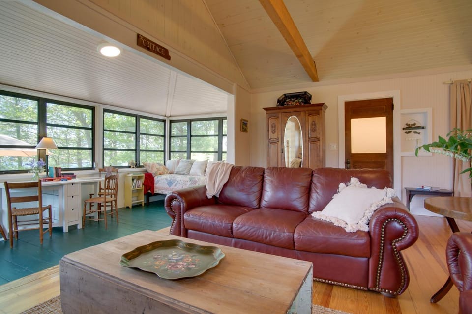 Peaceful Long Pond Cottage w/ Dock & Views House in Lakeville
