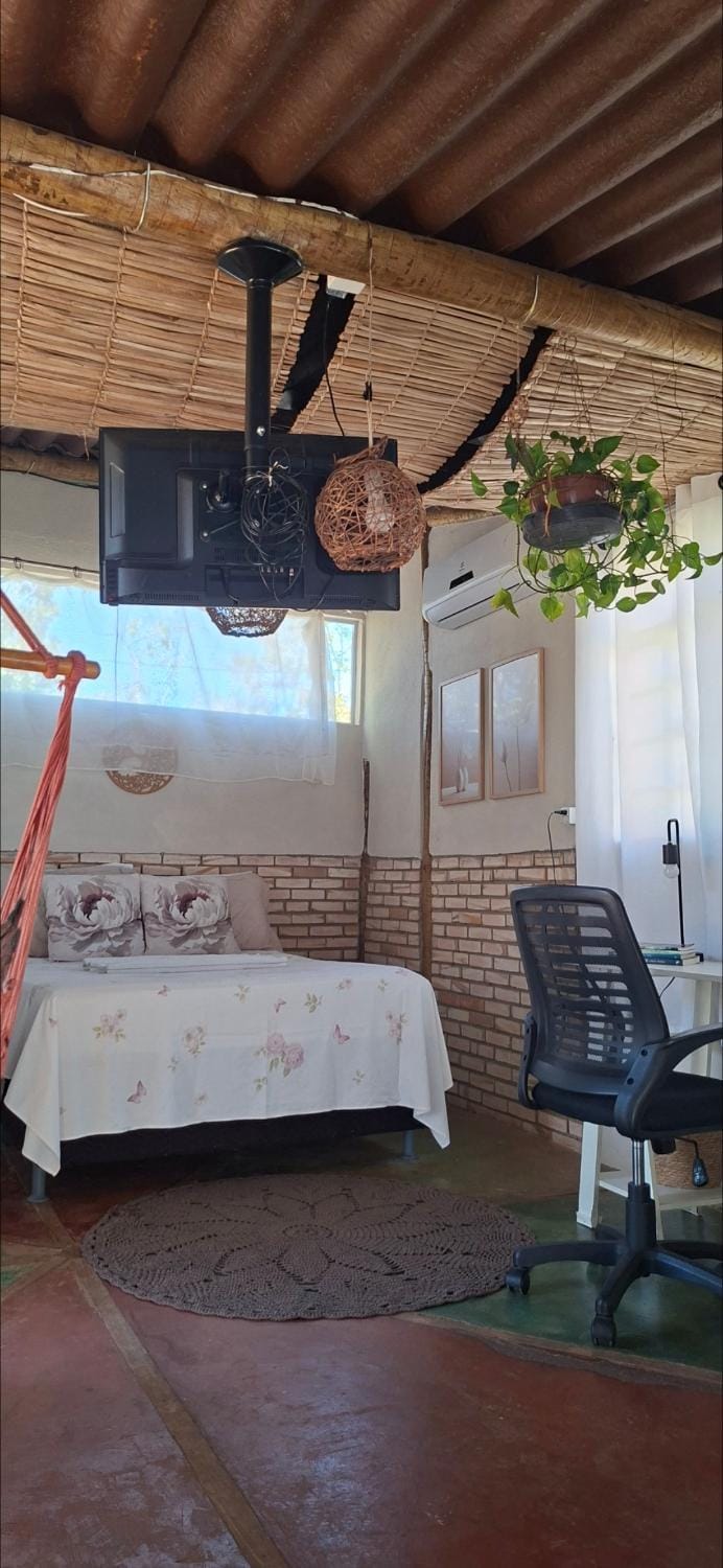 Chalé aconchegante, pertinho da cidade e conectada a natureza House in State of Goiás