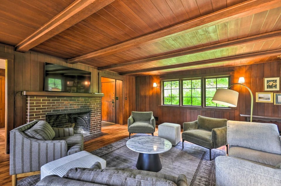 Peaceful and Elegant Cottage with Riverside View House in Clackamas