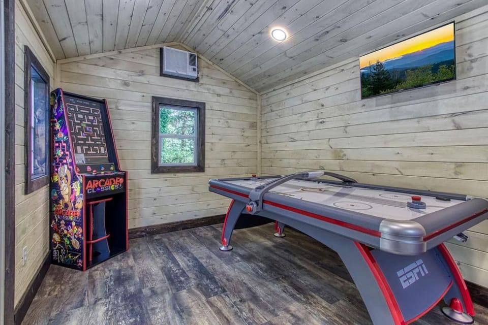 Tranquility Hollow, Indoor Pool, Game Room, next to Dollywood Chalet in Sevier County