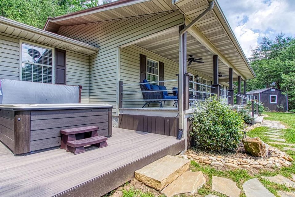 Tranquility Hollow, Indoor Pool, Game Room, next to Dollywood Chalet in Sevier County
