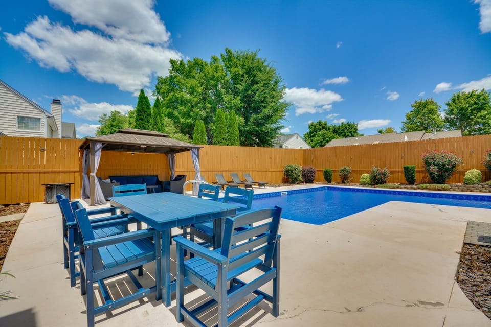 Graham Home w/ Private Pool & Ping-Pong Table! House in Graham