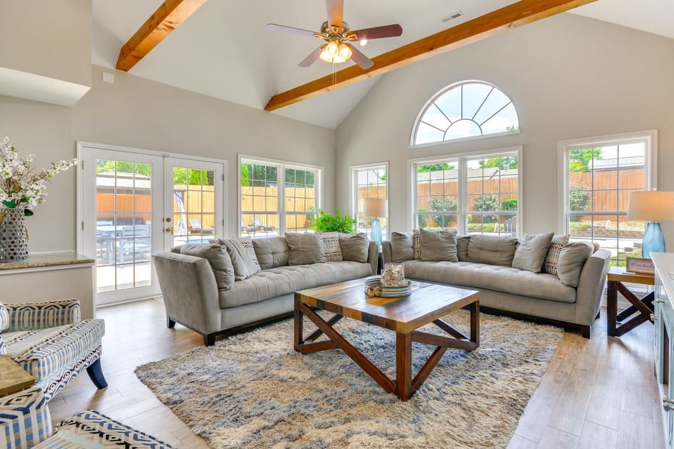 Graham Home w/ Private Pool & Ping-Pong Table! House in Graham