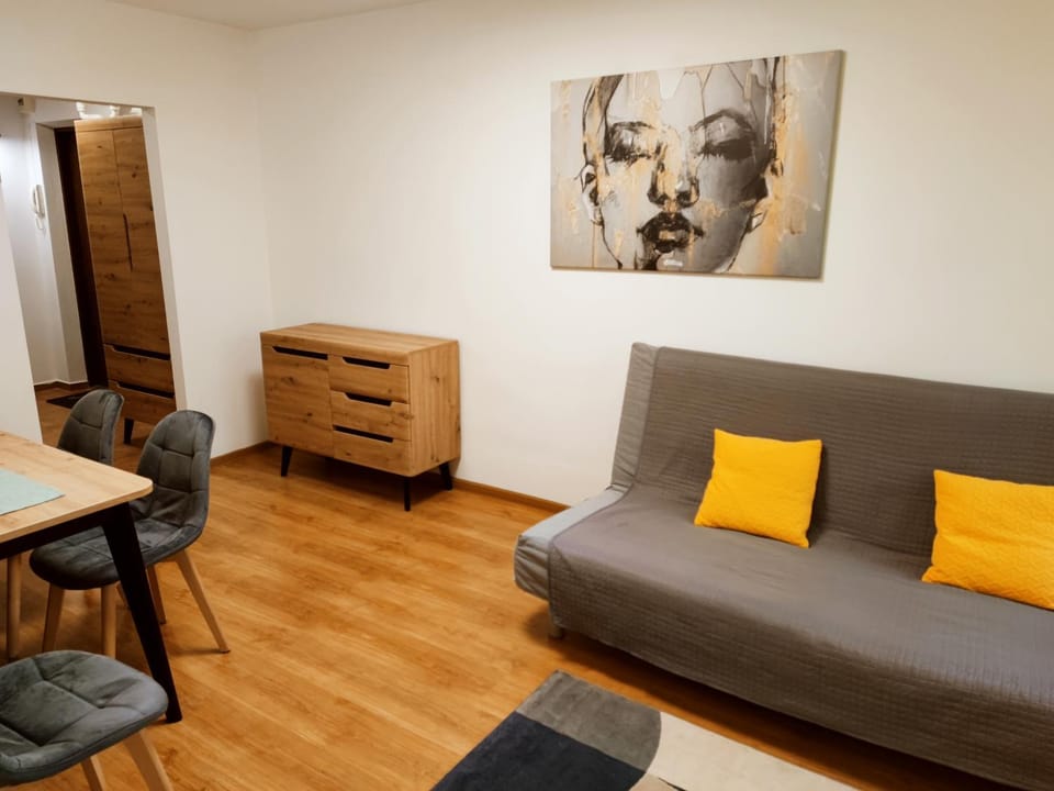 Zwierzyniecka Apartamenty LUNA Białystok Apartment in Poland