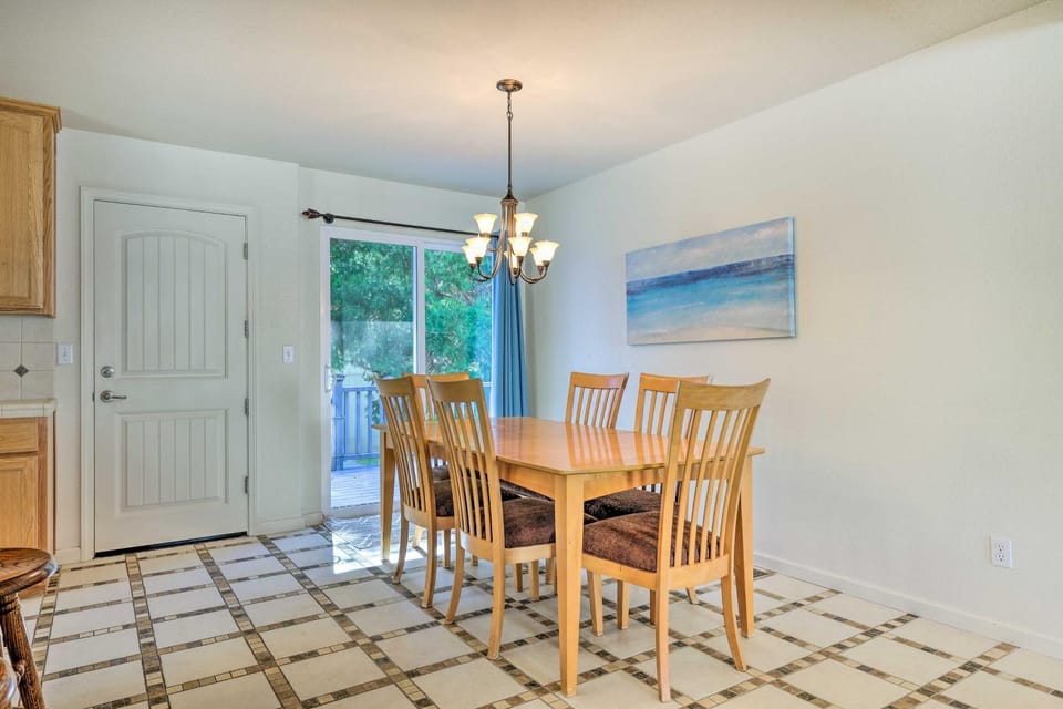 Community Perks: Welcoming Groveland Home House in Groveland