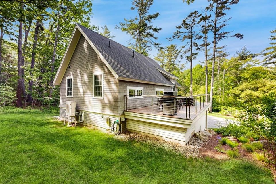 Property building, Day, Natural landscape, Garden view
