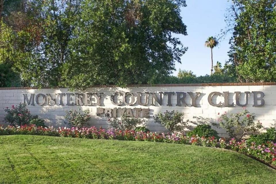 Private Country Club Condo on awesome golf course! House in Palm Desert
