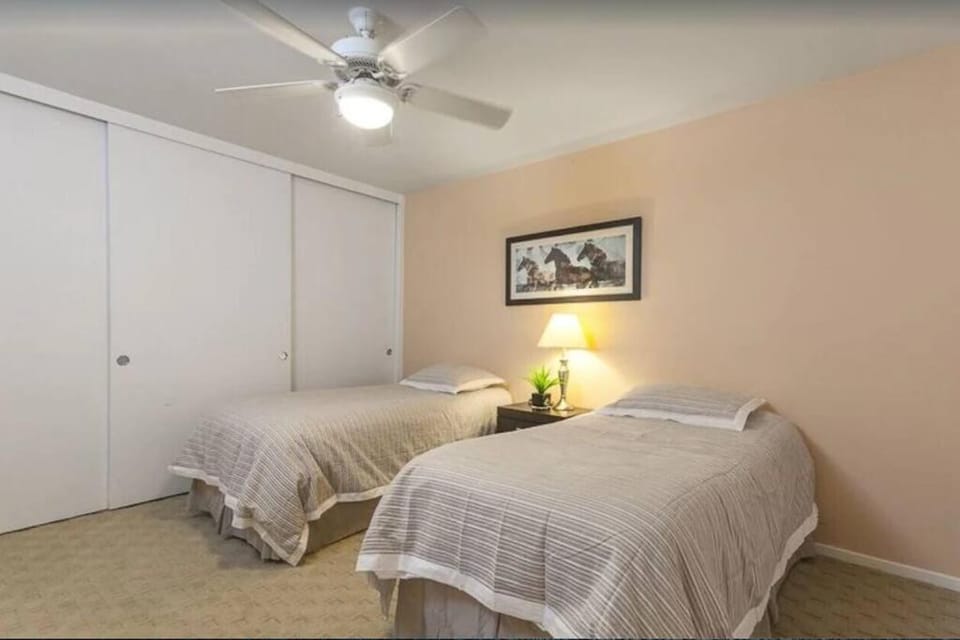 Private Country Club Condo on awesome golf course! House in Palm Desert