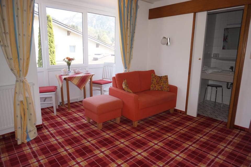 Decorative detail, Seating area