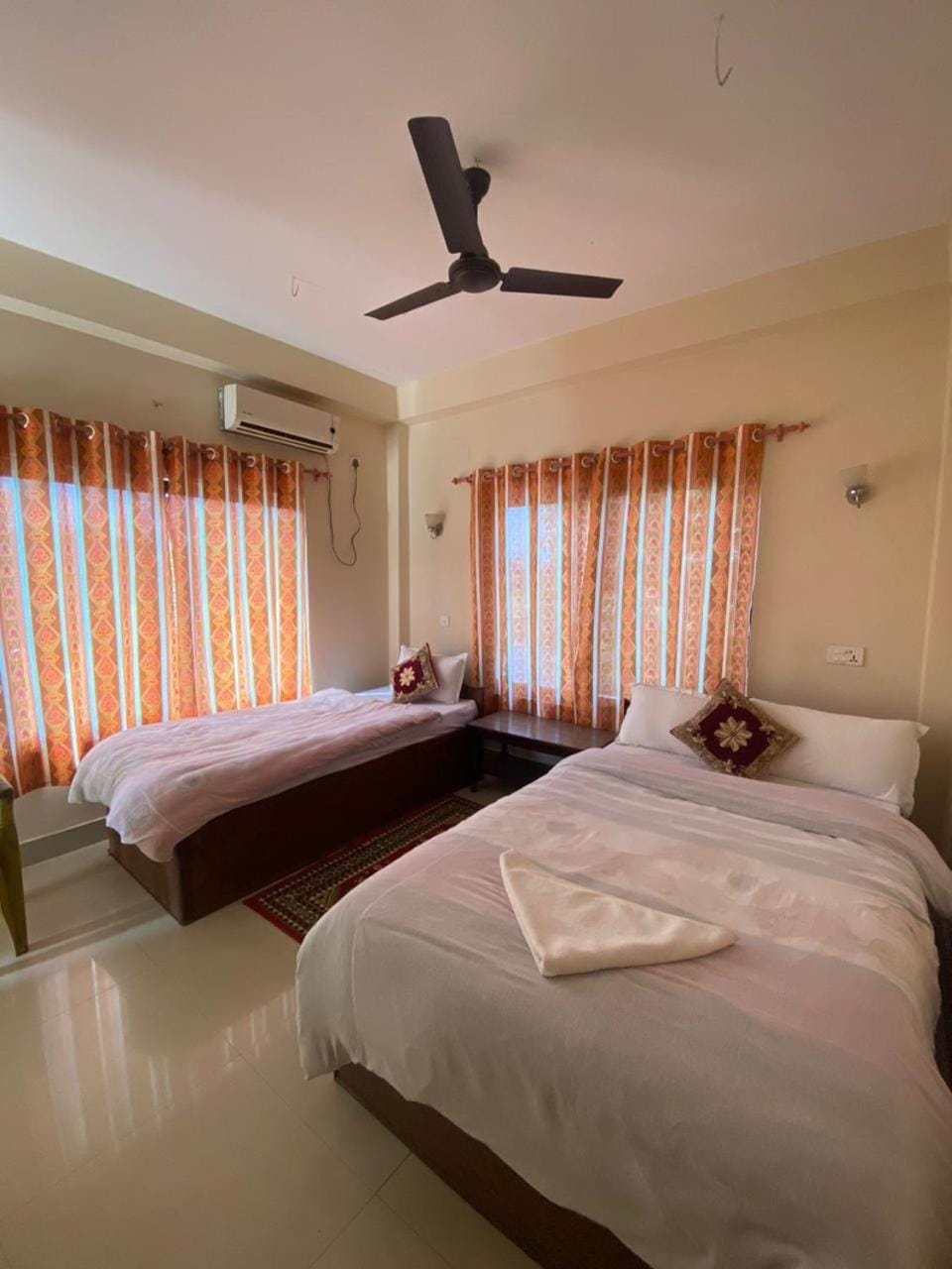 Bed, Photo of the whole room, Bedroom, fireplace, air conditioner