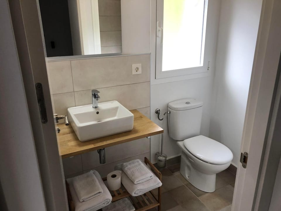 Bathroom, towels