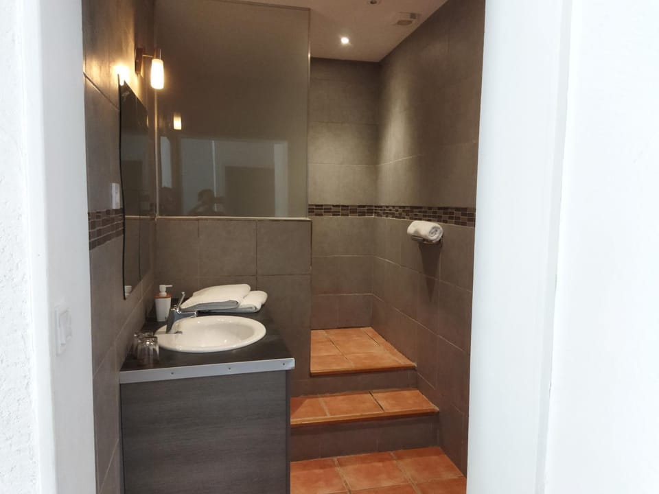 Bathroom, towels