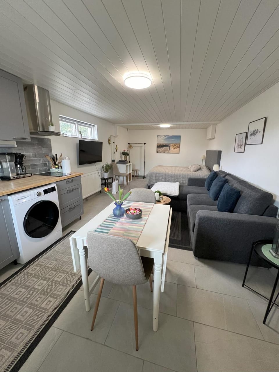 Living room, Dining area
