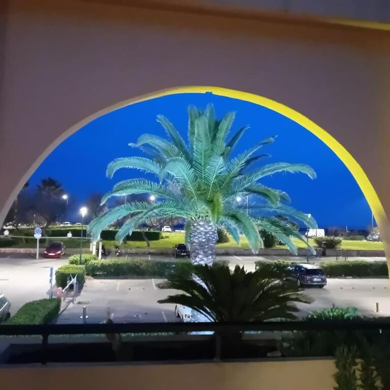 Appartement VINTAGE de 54m2 avec terrasse de 37m2 vue mer à Sète Apartment in Occitanie