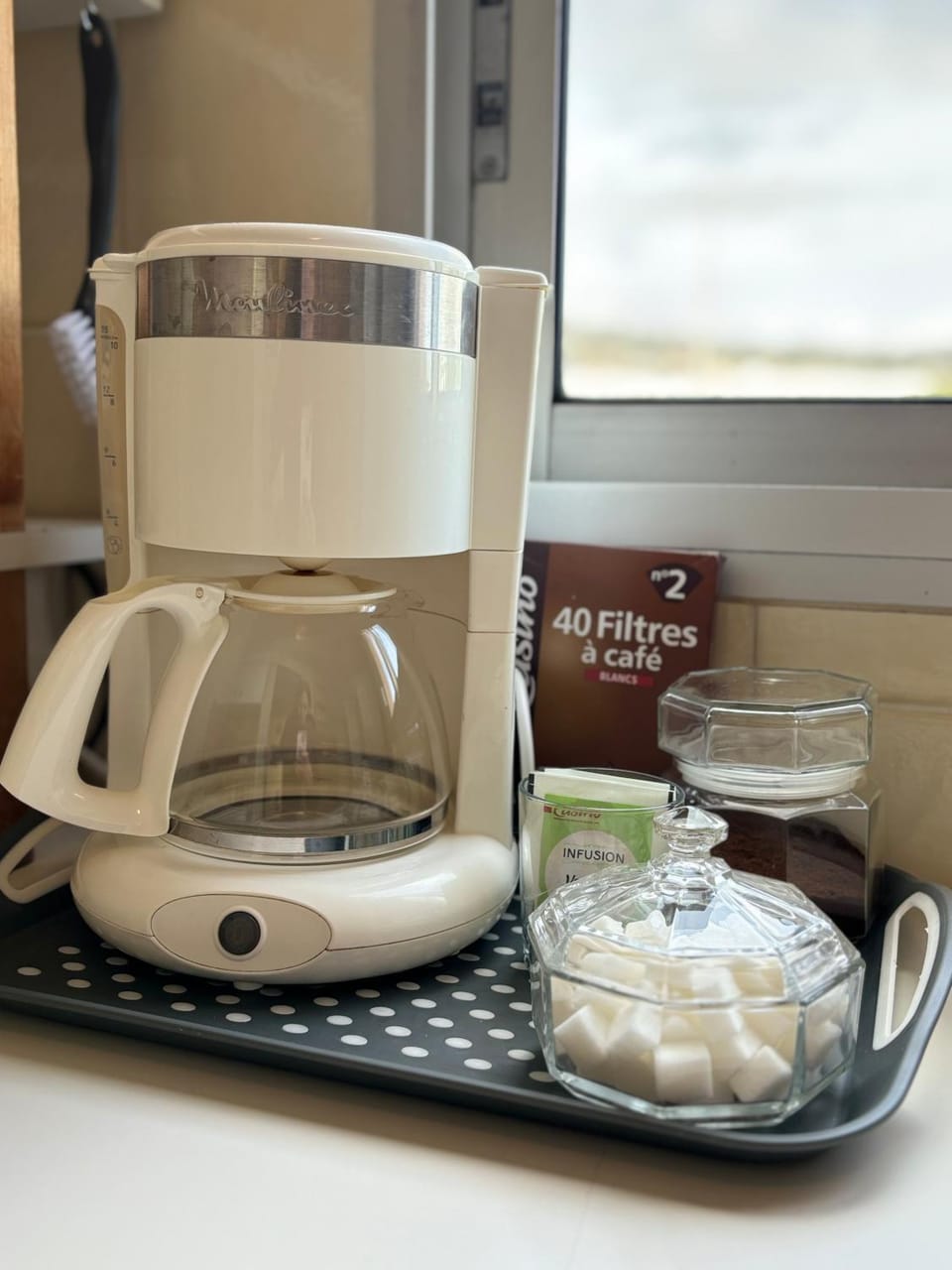 minibar, toaster