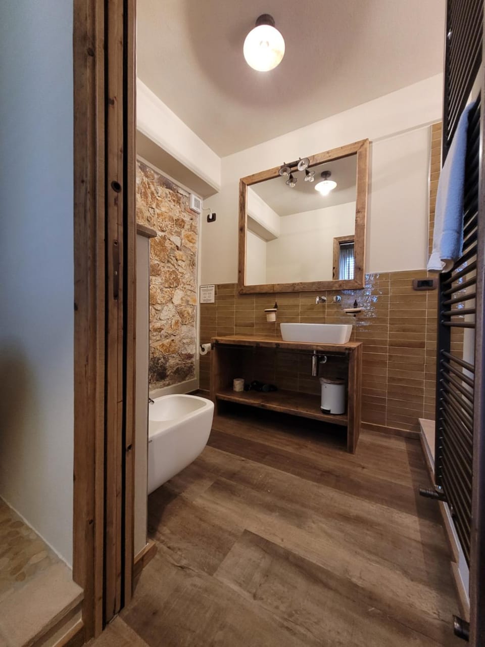 Bathroom, towels