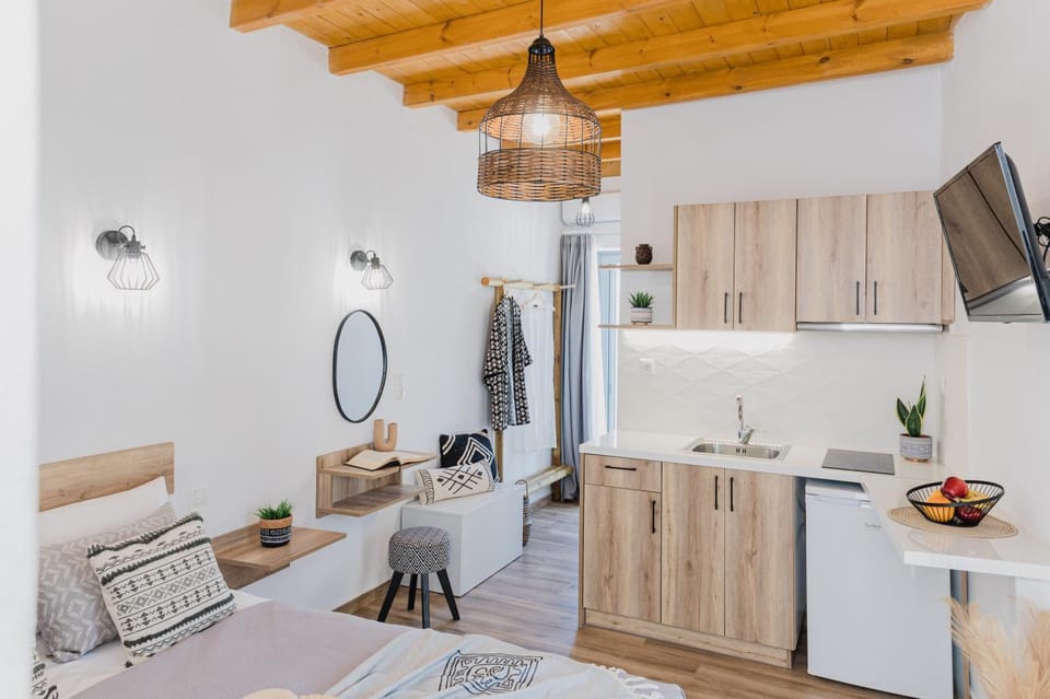 TV and multimedia, Kitchen or kitchenette, wardrobe