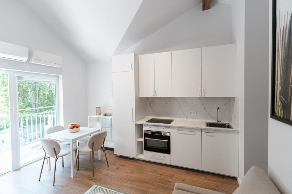 Kitchen or kitchenette, Dining area, dishwasher, pet friendly, stove, toaster