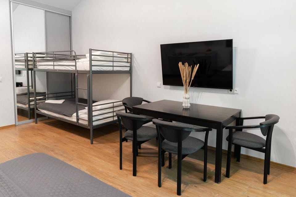 TV and multimedia, Photo of the whole room, Dining area, Bedroom