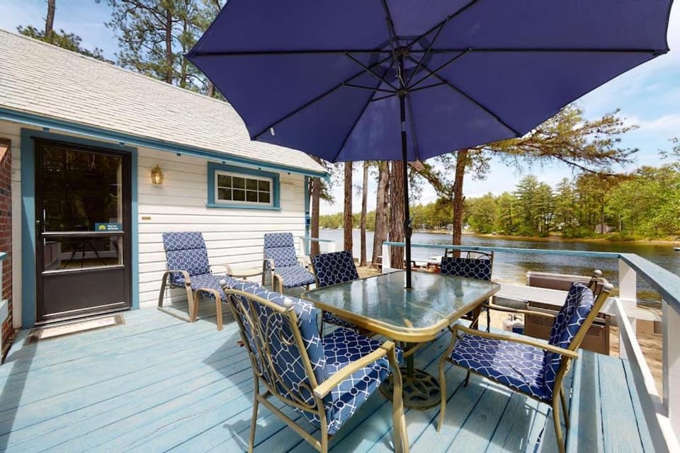 Lake House Retreat House in Freedom