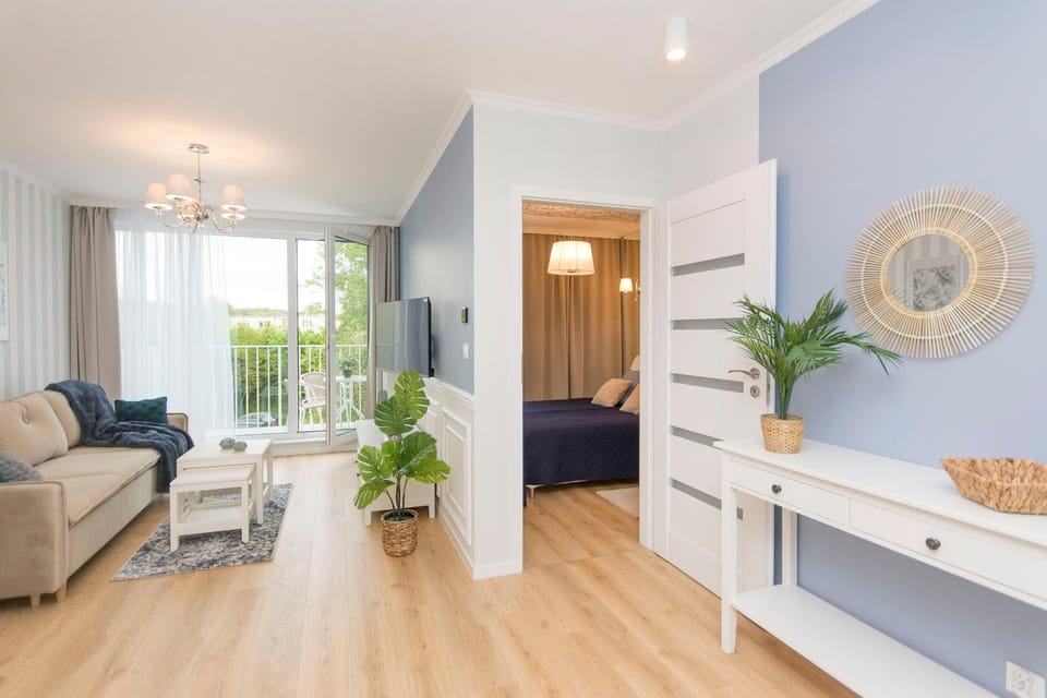 Bed, TV and multimedia, Balcony/Terrace, Living room, Decorative detail, Bedroom, hair dresser