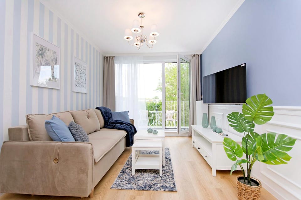 TV and multimedia, Balcony/Terrace, Living room, Decorative detail, Seating area, hair dresser, wardrobe