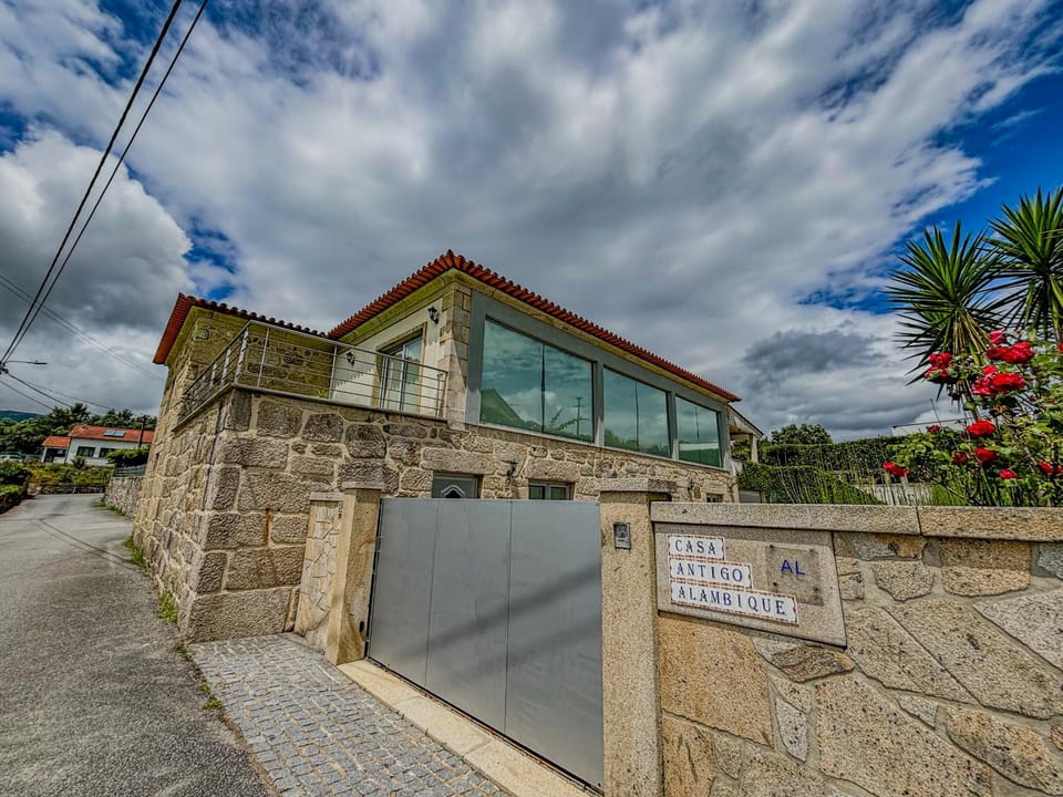 Property building, Facade/entrance, Day