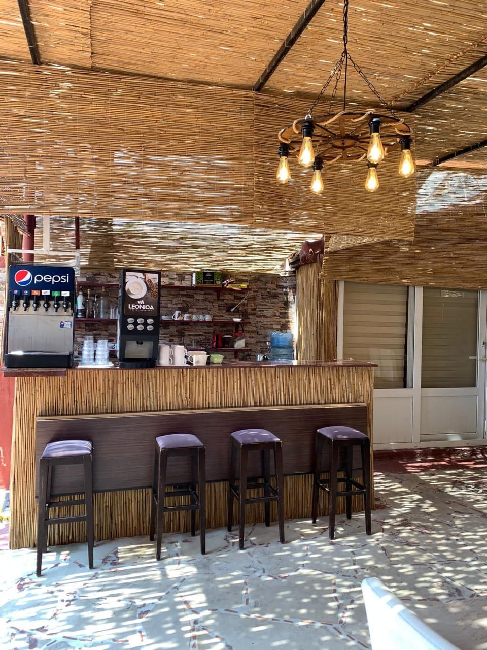 Lounge or bar, Alcoholic drinks, Non alcoholic drinks