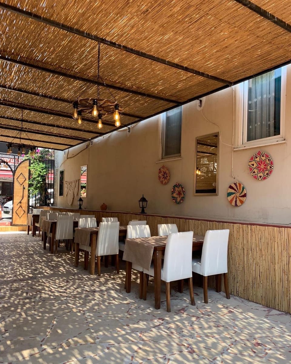 Restaurant/places to eat, Lounge or bar, Banquet/Function facilities