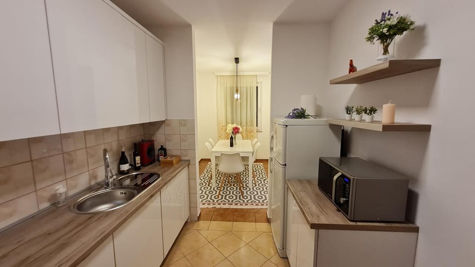 Kitchen or kitchenette, kitchen