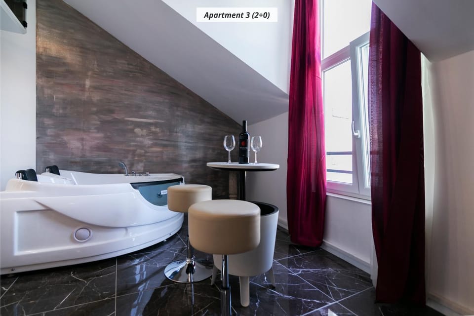 Bed, Bathroom, Photo of the whole room, Bedroom, Bath