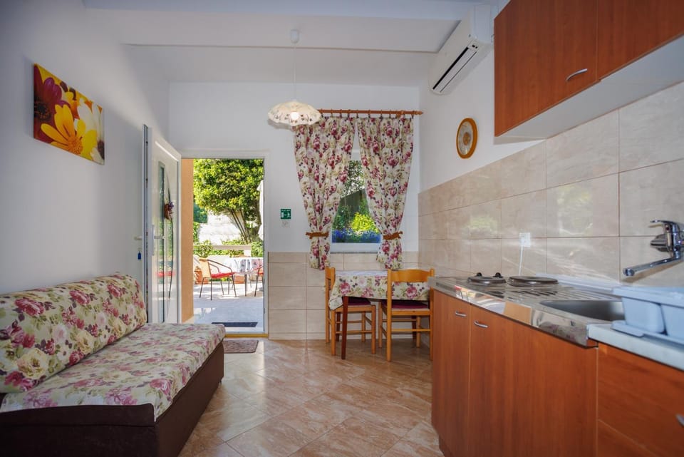 Apartment studio Nevena close to Sea Apartment in Krk