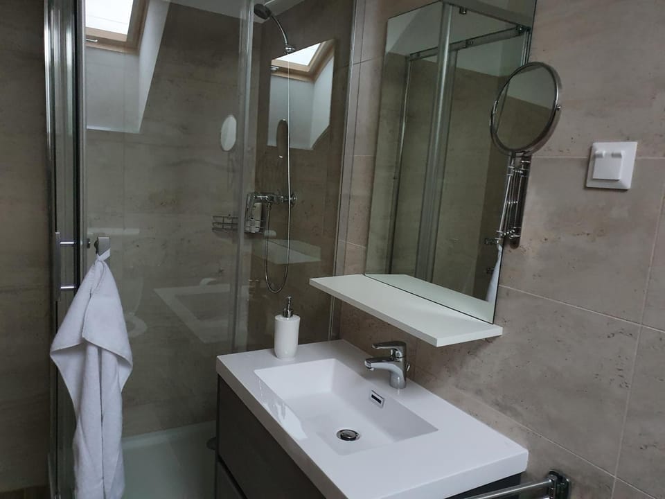 Shower, Bathroom, towels