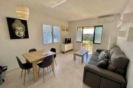 Bosch- Apartamento de 2 dormitorios con piscina. Apartment in Los Delfines