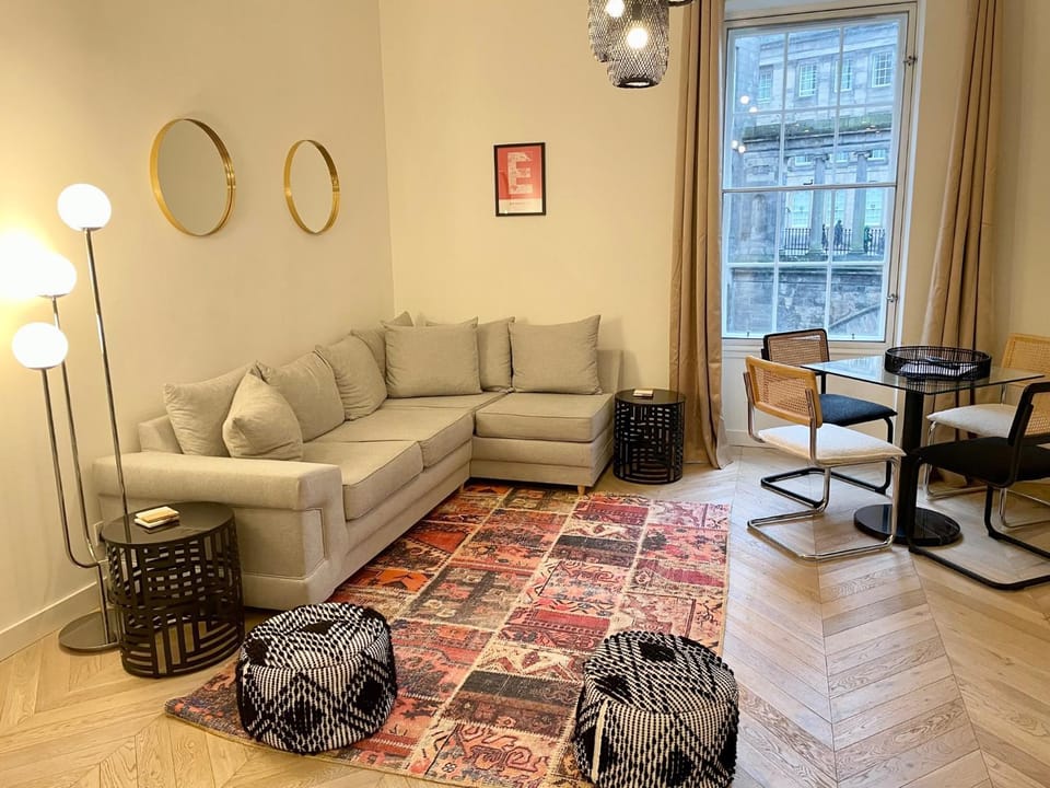 Leith Street Suite Apartment in Edinburgh